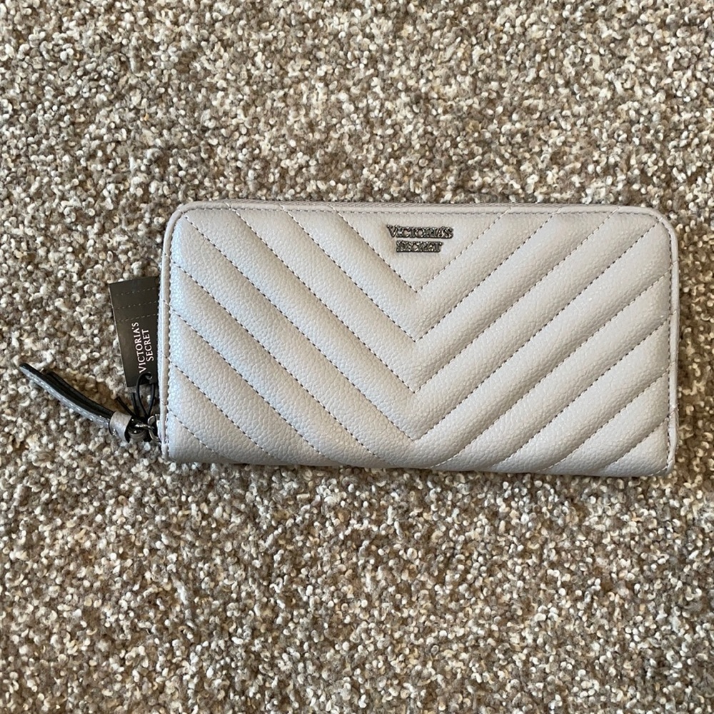 • Victoria’s Secret 12 Card Leather Wallet •